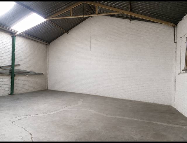 M² BUILDING TO LET IN BOOYSENS
